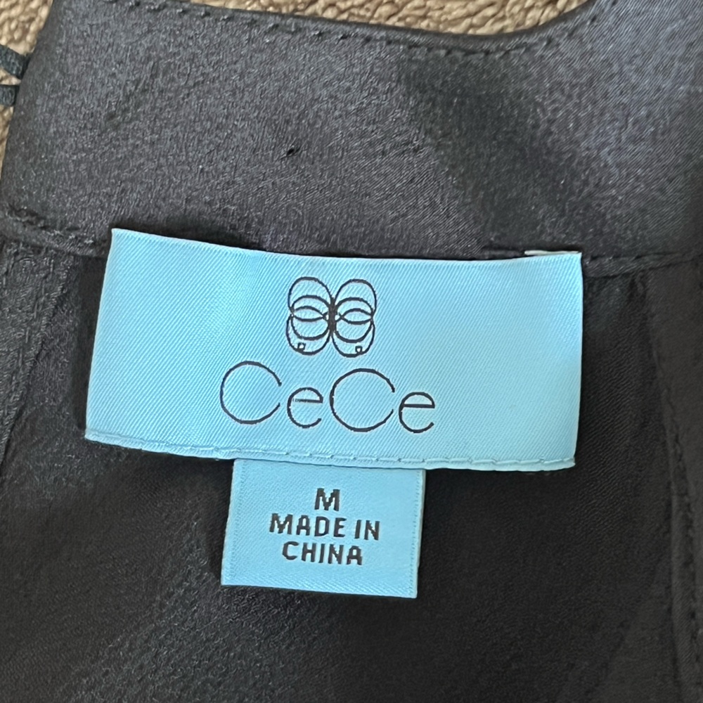 CeCe Woman’s Bow front cold shoulders ruffles blouse sz M - Picture 5 of 9
